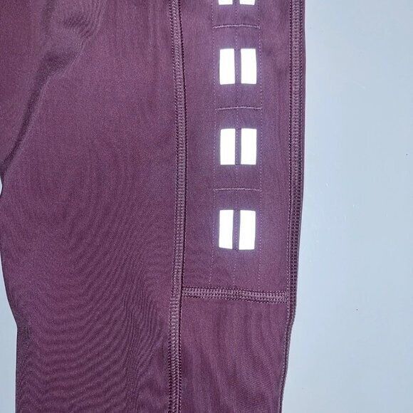 Under Armour women large UA Qualifier Speedpocket Roadside Runway Crop Tights - Picture 11 of 13